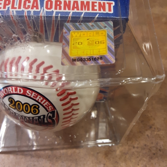 St. Louis Cardinals 2006 Christmas ornament NWT - Picture 3 of 5